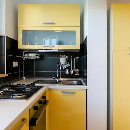 Apartament Karisima *