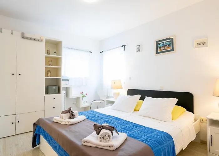 Apartament Karisima *
