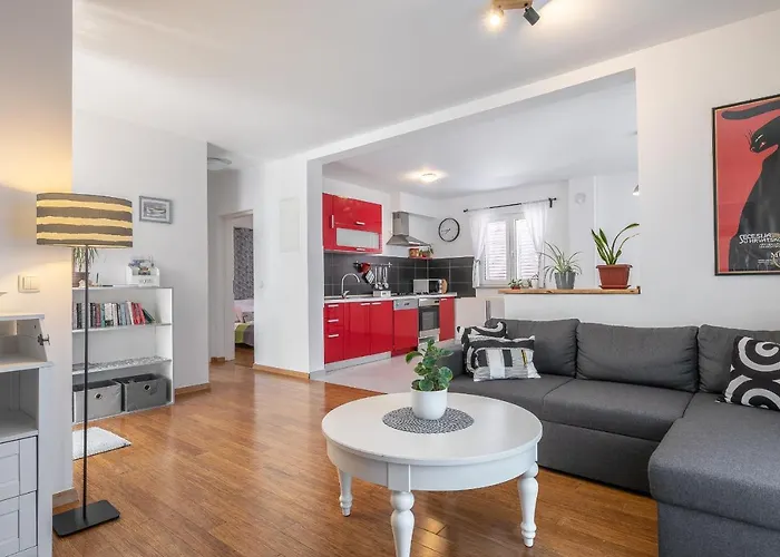 Apartament Karisima *