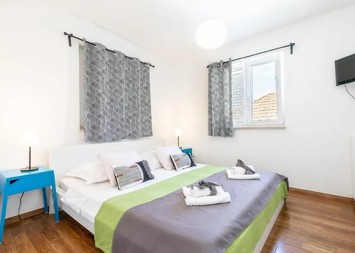 Apartament Karisima *