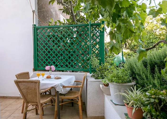 Apartament Karisima *